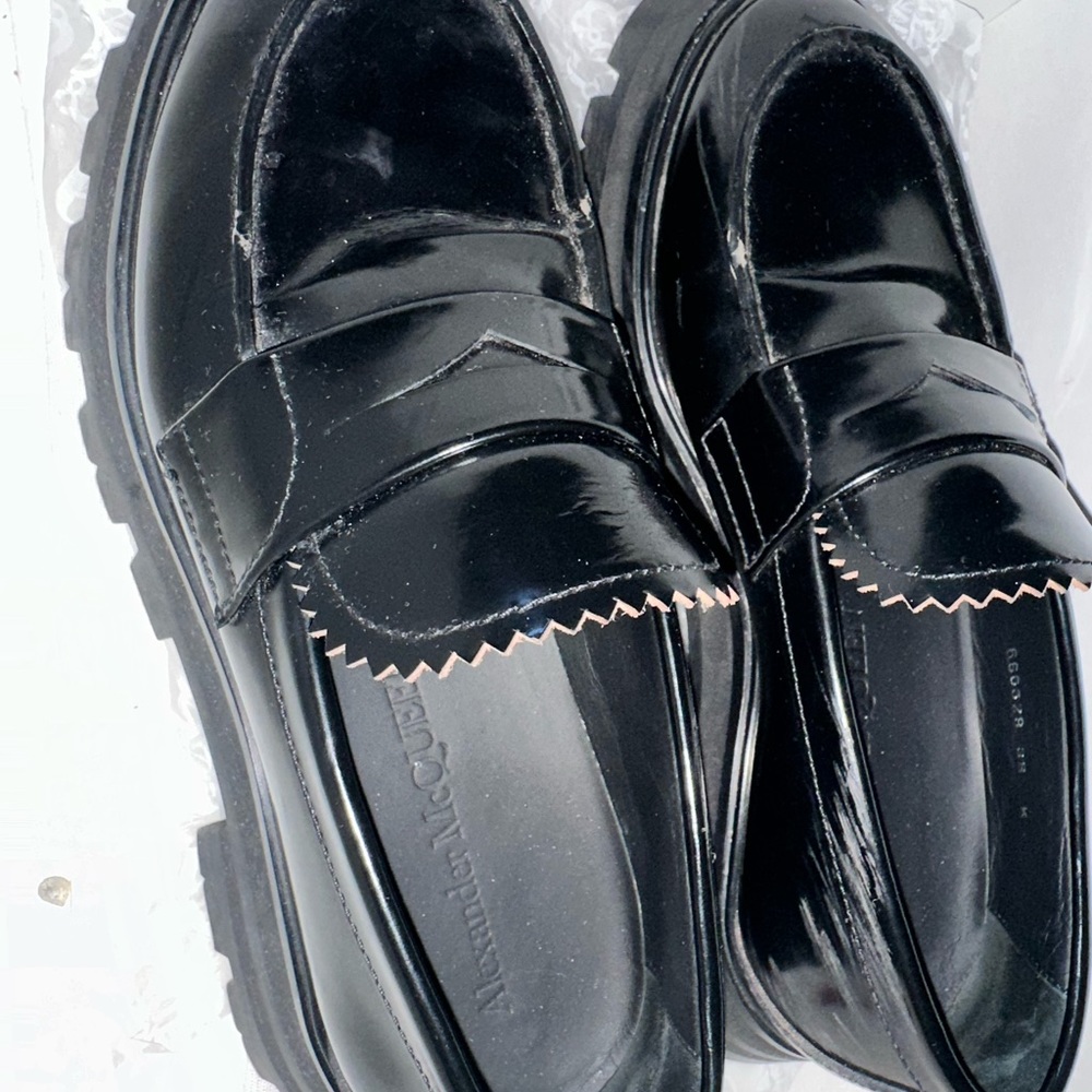 Alexander McQueen
Wander Chunky Loafers
